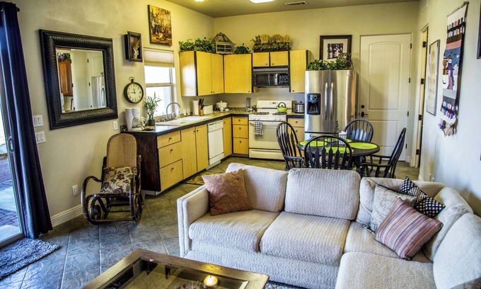 St. George Bed & Breakfast | Spacious 2 King bedroom apartment With Spectacular View