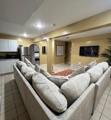 Newark Apartment | Spacious 2 king bedroom, 5 mins EWR Airport