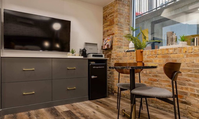 Downtown Apartment | Spacious 2 King Suites – The Finnley Hotel