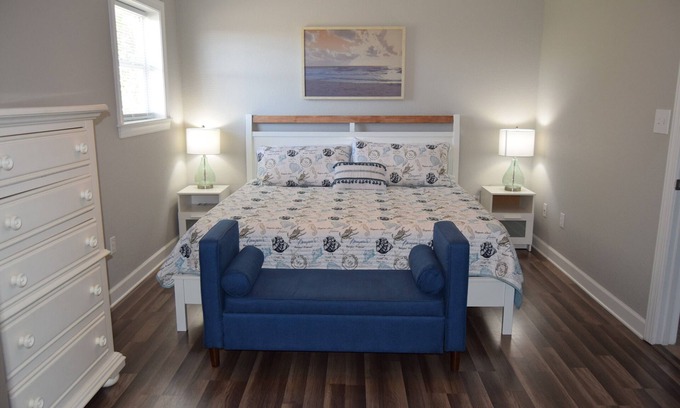 East End Condo | Spacious 2000+sqft Home, 3 min to Beach, Lighthouse & Quaint Village