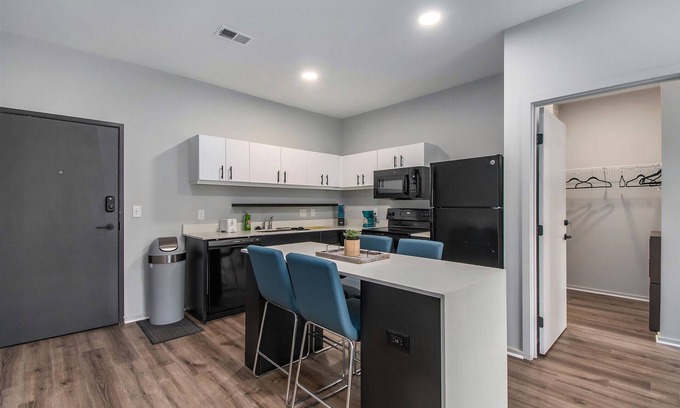 Downtown Omaha House | Spacious 2BD/2BA Downtown + Gym