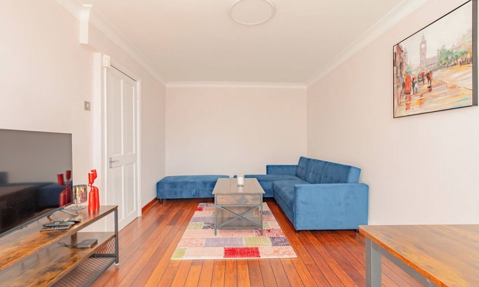Canonbury Apartment | Spacious 2BD Home, 4 Min to Canonbury Station