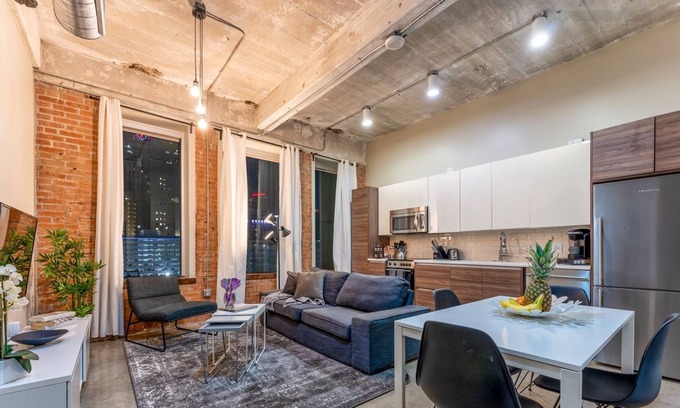 Downtown Dallas Bed & Breakfast | Spacious 2BD Suit Near Convention Center Downtown
