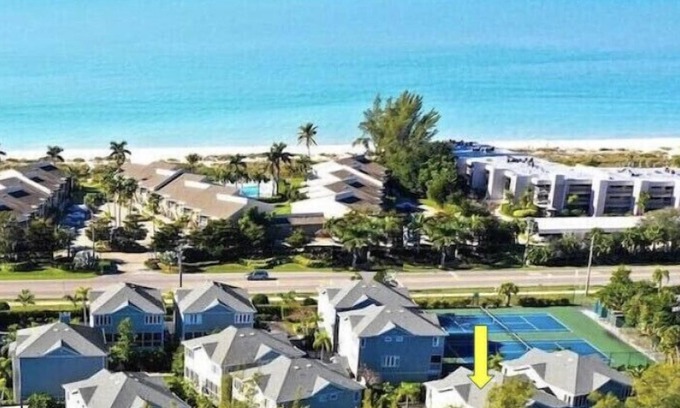 Whitney Beach Condo | Spacious 2Bdrm Longboat Key Condo