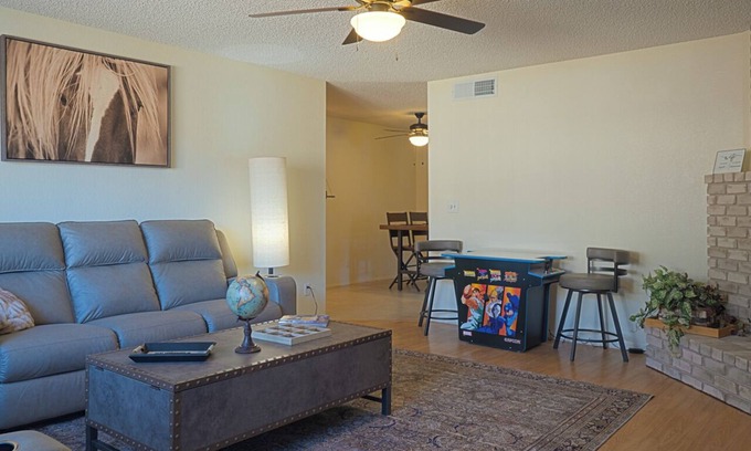 Maryvale Village House | Spacious 2bed-2bath Glendale retreat private pool 1 car garage central location.