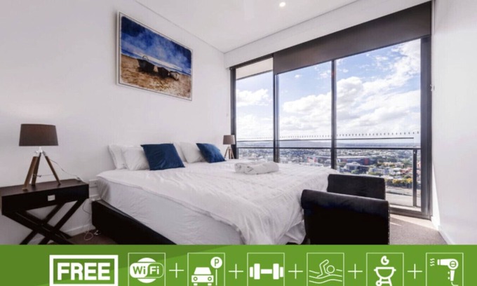 South Brisbane Apartment | Spacious 2Bed Apartment + Nook with River View