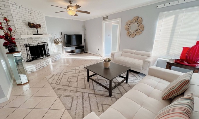 Rowland Heights House | Spacious 2BR 1Bath Max 6 people 20 mins to Disneyland in Rowland Heights