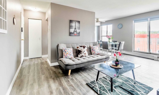 Rosedale Apartment | Spacious 2BR Apt with King bed - near DT Hamilton!