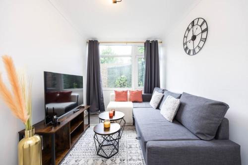 Latchmere Apartment | Spacious 2BR Gem - Close to Clapham Junction