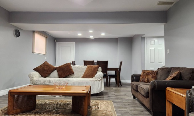 Windsor House | Spacious 2BR Private Suite & Entrance-Near Downtown & Bridge-Near Caesars & UOW
