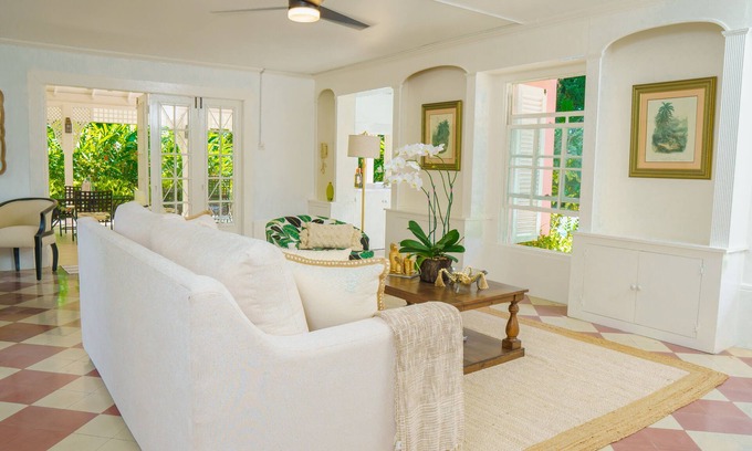 Constant Spring House | Spacious 3.5bdrm w/Pool Ideal for Families&Groups
