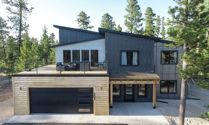 Lead Cabin | Spacious 3,900+ Sq. Ft. Lodge with Large Upper-Level Deck, Walk to Clubhouse!