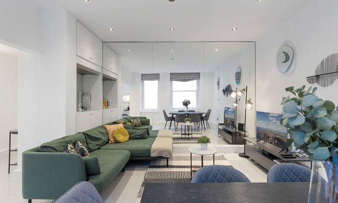 Kensington Apartment | Spacious 3-BD Getaway in Prime Location with Spa-Style Tub