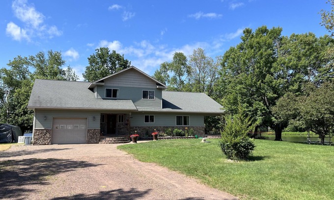 Gwinn House | Spacious 3 bed/3 bath Lake Home sleeps 12