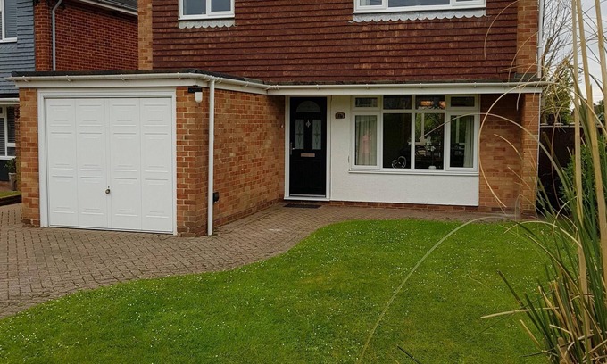 Hayling Island House | Spacious 3 bed detached house