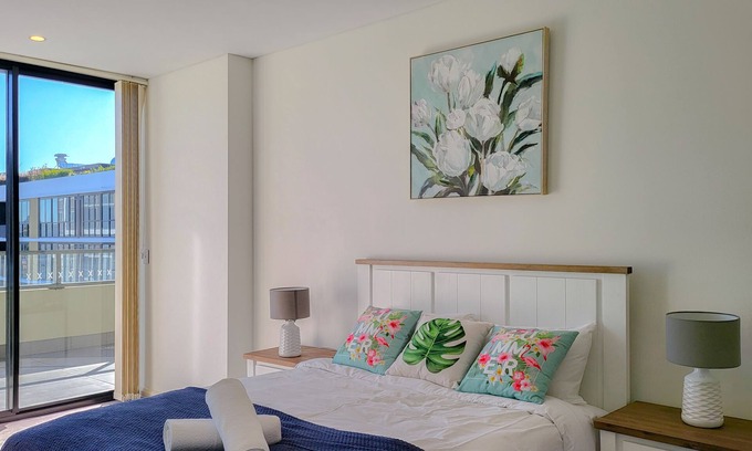 Kogarah Apartment | Spacious 3-Bed Penthouse with Perfect View