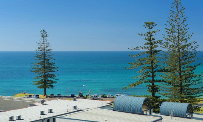 Port Macquarie Apartment | Spacious 3 Bedroom Renovated Unit With Wonderful Ocean Views