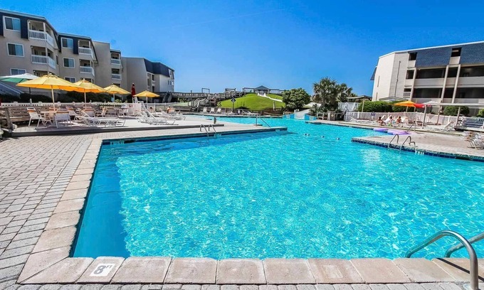 Morehead City Condo | Spacious 3-Bedroom for Families by the Beach