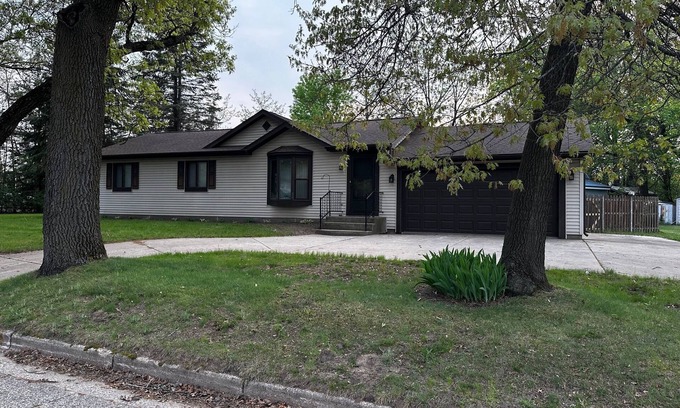 Lyndon Station House | Spacious 3 bedroom home minutes away from Wisconsin Dells and Castle Rock Lake.