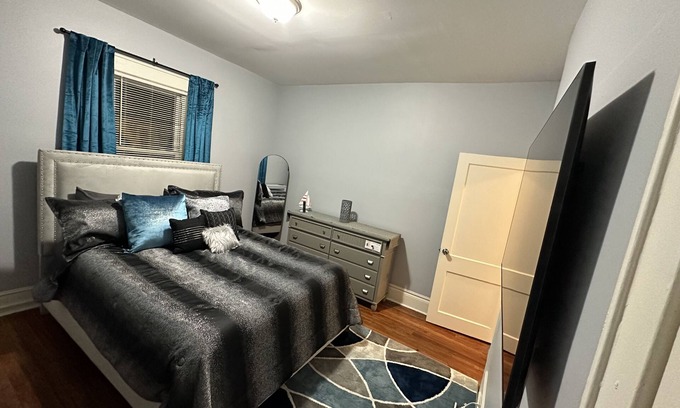 Ampere Apartment | Spacious 3 Bedroom 1 Bathroom Apartment 5 minutes to Seton Hall University