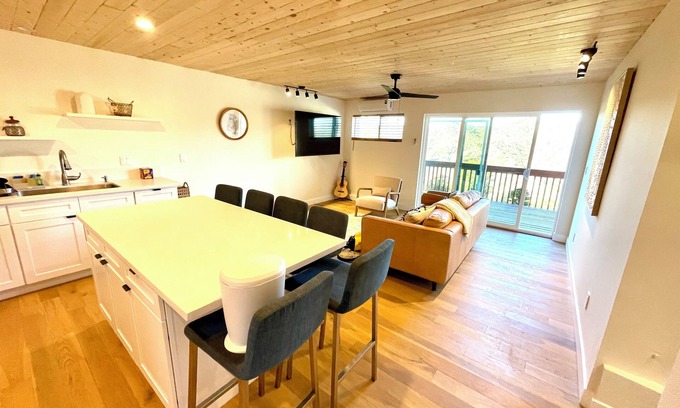 Sylvia Park Apartment | Spacious 3-bedroom/2 bath apartment in Topanga Hills with AC