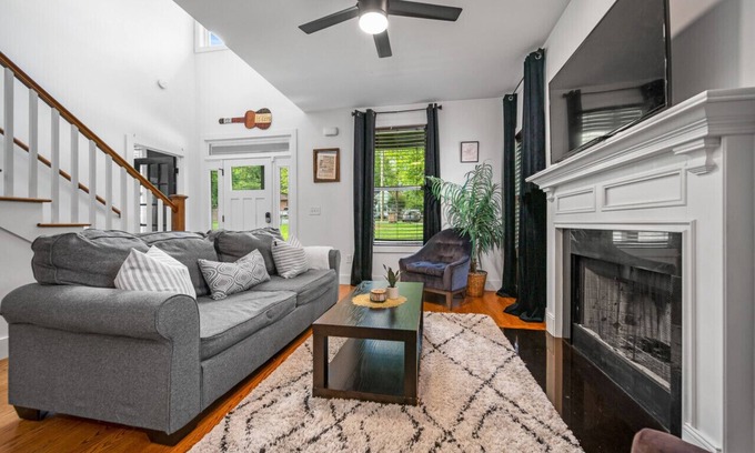 Talbot's Corner House | Spacious 3 Bedroom 6 Beds Nashville House w/Large Fenced Yard