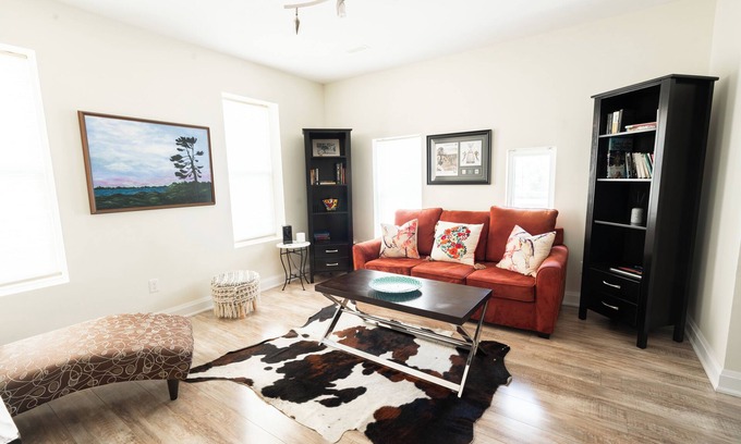 Thorold Apartment | Spacious 3 Bedroom Apartment in Heart of Niagara