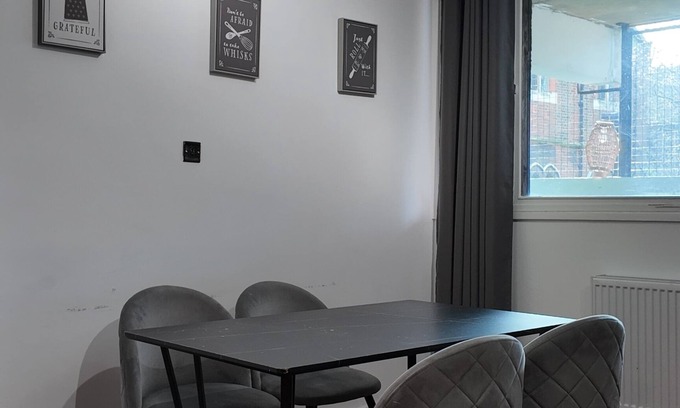 Pimlico Apartment | Spacious 3-bedroom apartment in wonderful London with WiFi