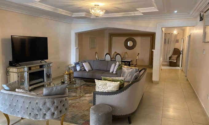 Osu Klottey Apartment | Spacious 3-bedroom apartment with WiFi and AC in East Legon Accra