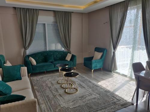 Muratpasa Apartment | Spacious 3 bedroom apartment - Quick drive to Beach, Airport & Center