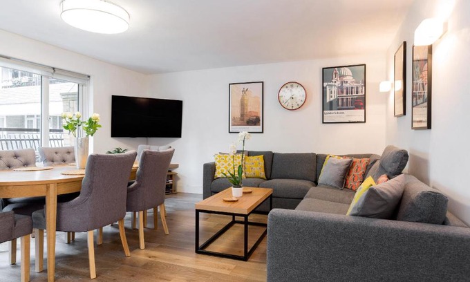 Covent Garden Apartment | Spacious 3 bedroom apt in Covent Garden