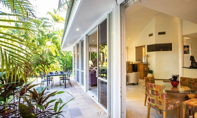 Port Douglas Villa | Spacious 3 bedroom beachfront villa, located within the Mirage Resort grounds.