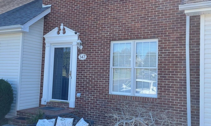 Bristol Condo | Spacious, 3 bedroom condo for longer term use. work, insurance claims needs, etc