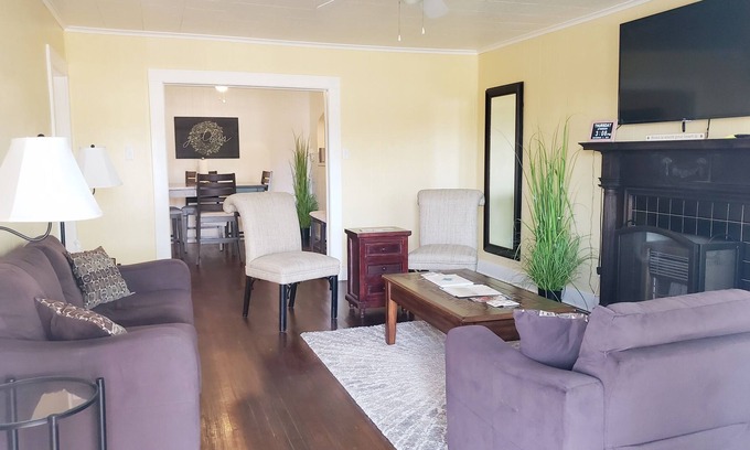 Kilgore House | Spacious 3 bedroom home located less than a mile from Kilgore hotspots!
