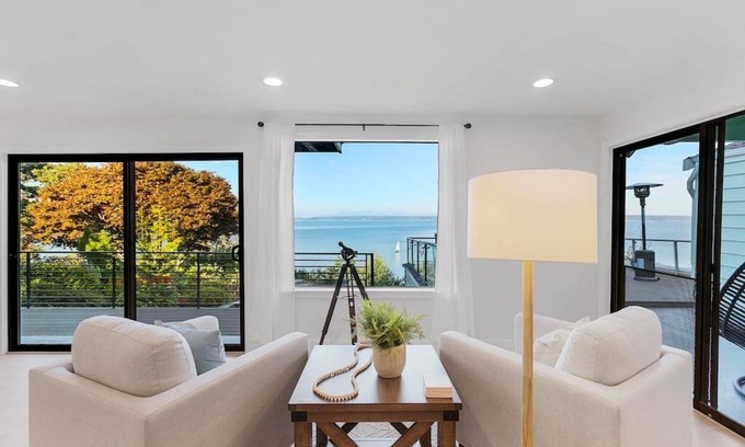 Camano Island House | Spacious 3-bedroom house with parking!