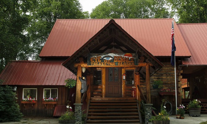Talkeetna House | Spacious 3-bedroom lodging with river view within walking distance to town.