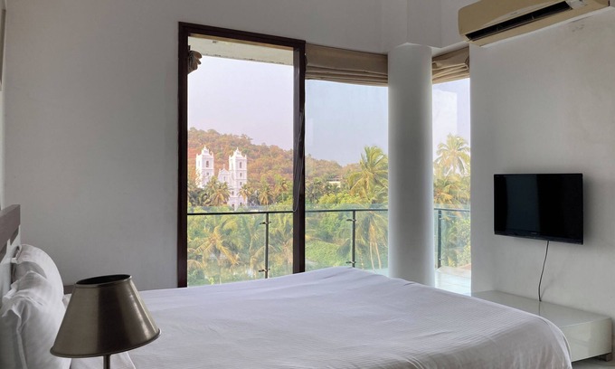 Candolim Apartment | Spacious 3-bedroom penthouse with WiFi, AC in fabulous Candolim