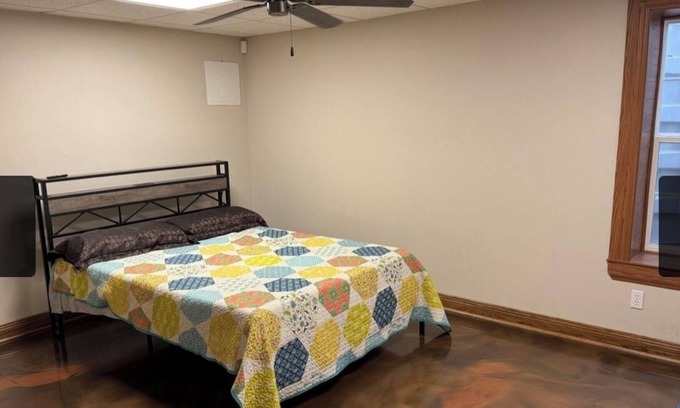Duquesne House | Spacious 3-Bedroom Retreat with AC, Sound System & Smart TVs in Every Room