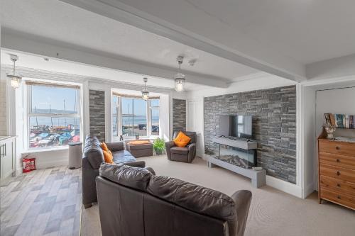 Aberdovey Apartment | Spacious 3 Bedroom Sea View Flat