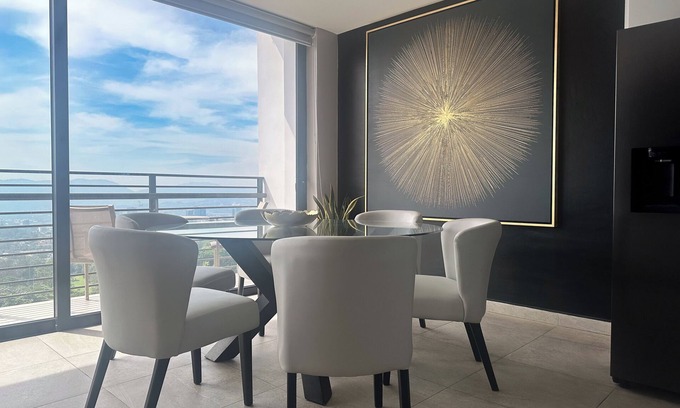 San Salvador Apartment | Spacious 3-bedroom apartment with WiFi, AC in amazing San Salvador