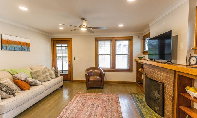 Rosedale House | Spacious 3 bedroom home near KUMED and Westport in Kansas City