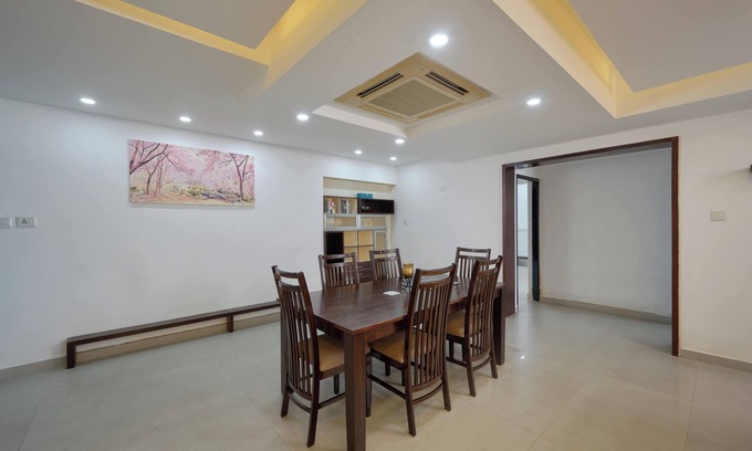 Kochi Apartment | Spacious 3-bedroom water front apartment in serene Marine Drive Ernakulam Kerala