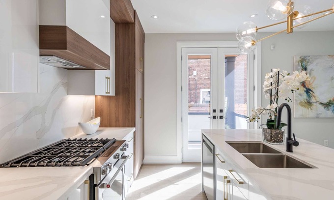 Beaconsfield Village House | Spacious 3 Bedrooms 3 Baths House Downtown+Parkingn
