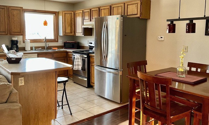 Turnagain Condo | Spacious 3 BR near Downtown *5 mins from Airport*
