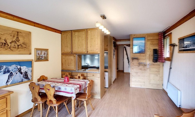 Les Bruyeres Apartment | Spacious 3 rooms, 6 pers, balcony, ski-in/ski-out, Les Menuires