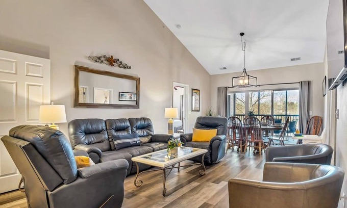 Branson West Condo | Spacious, 3 SUITE Condo! Close to SDC!