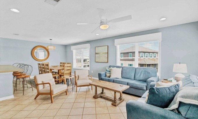 Gulf Shores Apartment | Spacious 3BR/2BA Gulf Views, Dock and Boat Launch!
