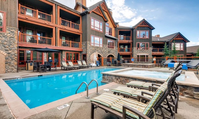 Four O'Clock Condo | Spacious 3BR Bluesky Condo - Ski-In/Ski-Out, Pool, Hot Tub, Spa & Game Room!