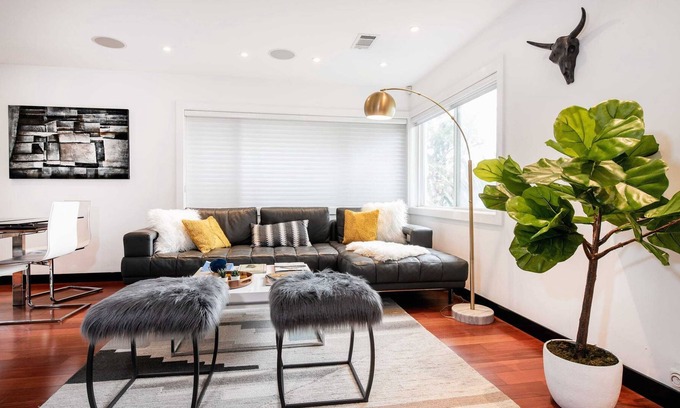 West Los Angeles House | Spacious 3BR Family Home in West LA by Stay Gia