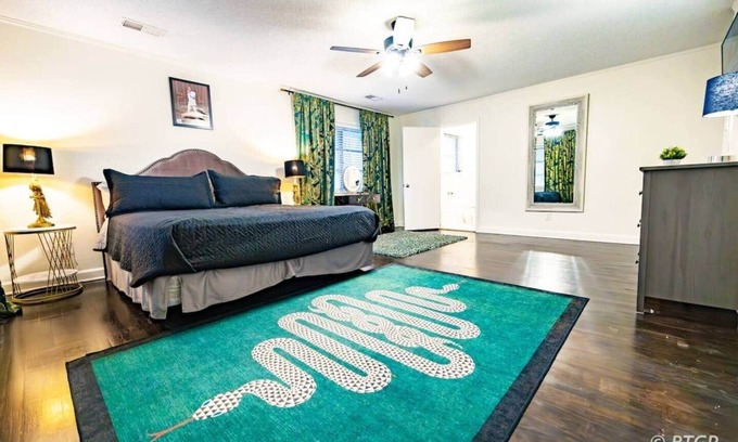 Whitehaven House | Spacious 3BR Getaway · Newly Renovated + Chic